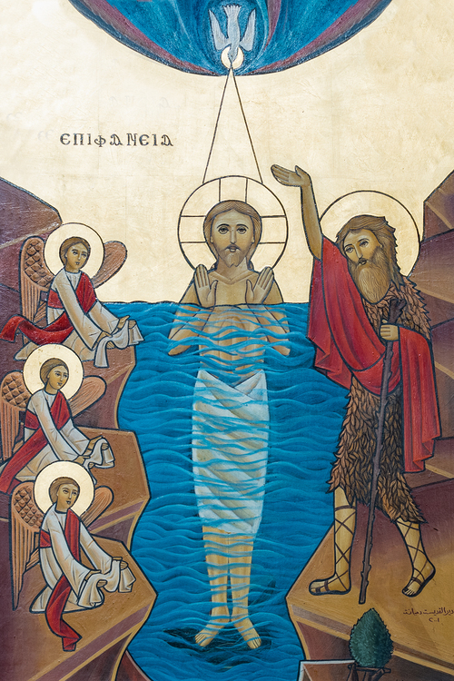 Christus lässt sich durch Johannes taufen und wird durch Gott als sein geliebter Sohn offenbart. Der heilige Geist kommt in Gestalt einer Taube auf ihn herab, denn Johannes taufte nur mit Wasser, Christus aber tauft mit dem heiligen Geist. Mit dem Fe