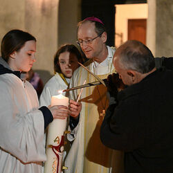 Osternachtsfeier mit Weihbischof Turnovszky